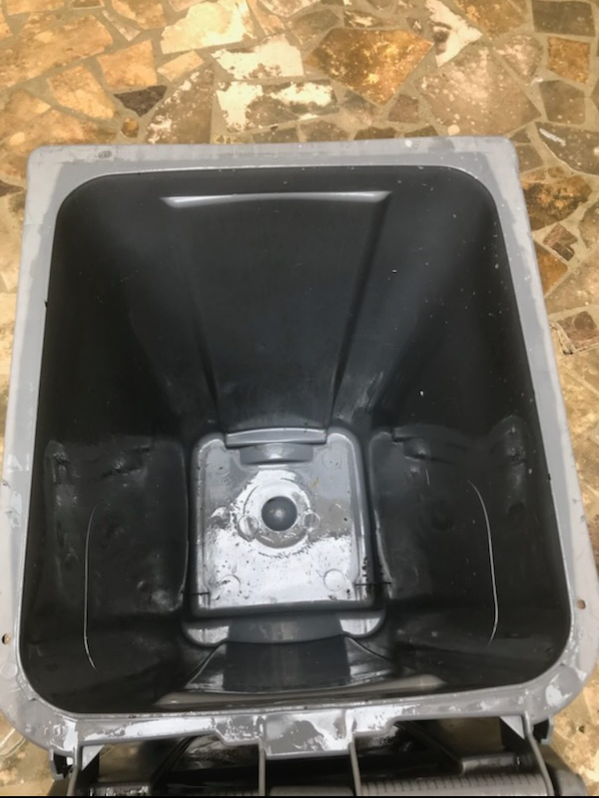 Conteneur résidentiel après lavage et désinfection
