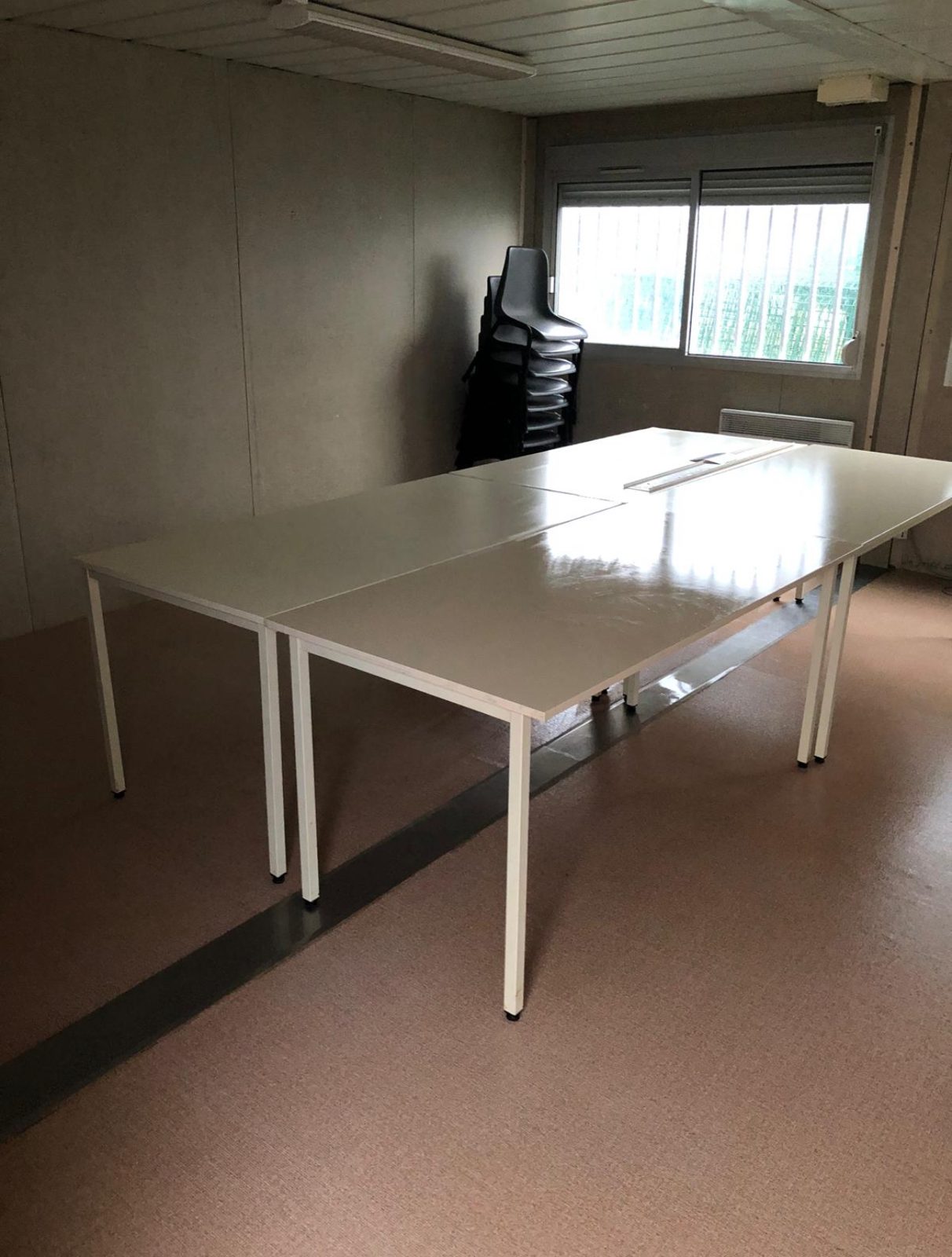 Salle de bâtiment modulaire après remise en état